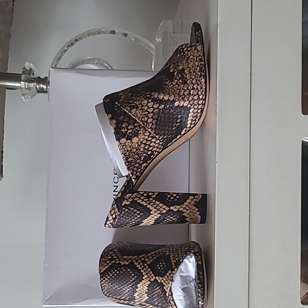 VINCE Leather Mules - Picture 8 of 11